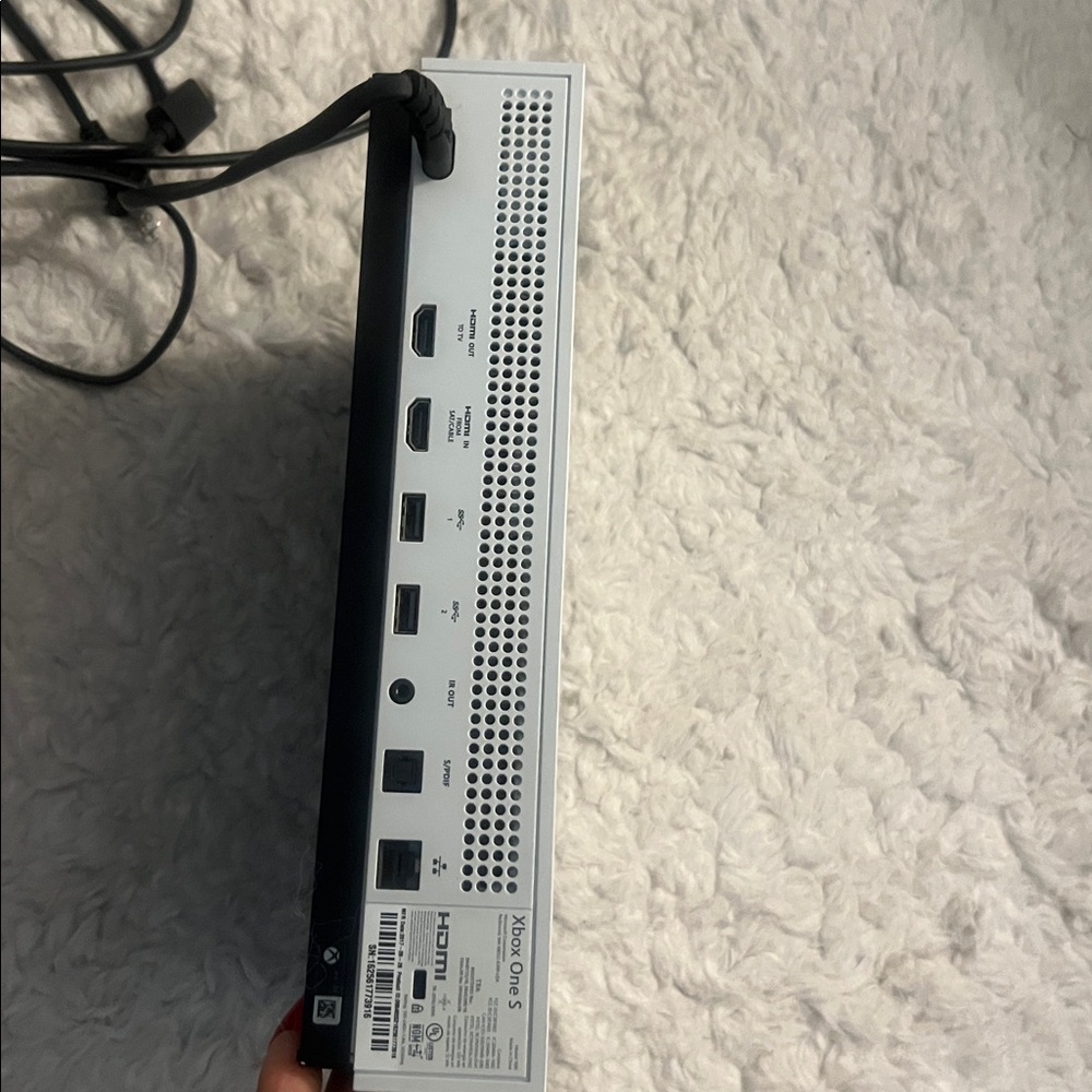 Xbox One S 500GB Console - Picture 4 of 7